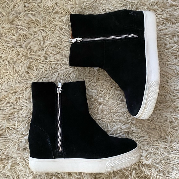 STEVE MADDEN WANDA - BLACK SUEDE FUR-LINED PLATFORM/HIDDEN WEDGE SNEAKER BOOTIE - Picture 1 of 10